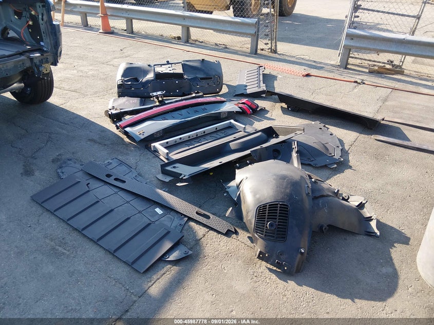 2026 RIVIAN R1T TRI MOTOR MAX PACK · Фото 12