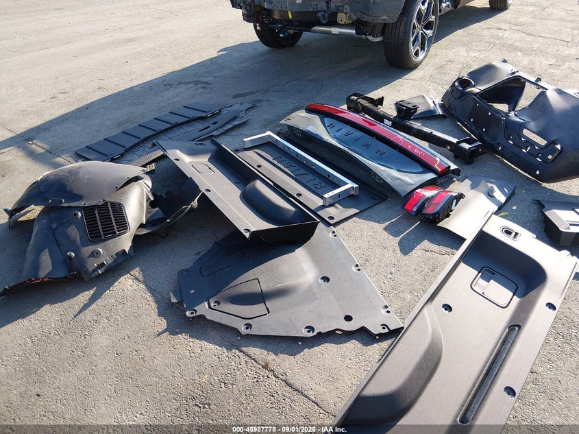 2026 RIVIAN R1T TRI MOTOR MAX PACK · Фото 20