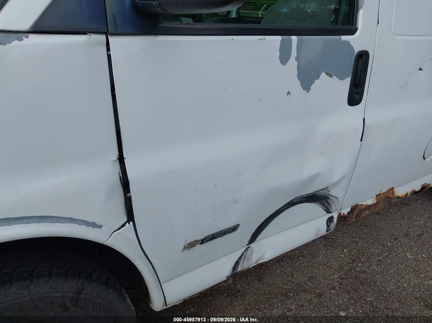 CHEVROLET EXPRESS 2005 VIN 1GCGG25U351172168