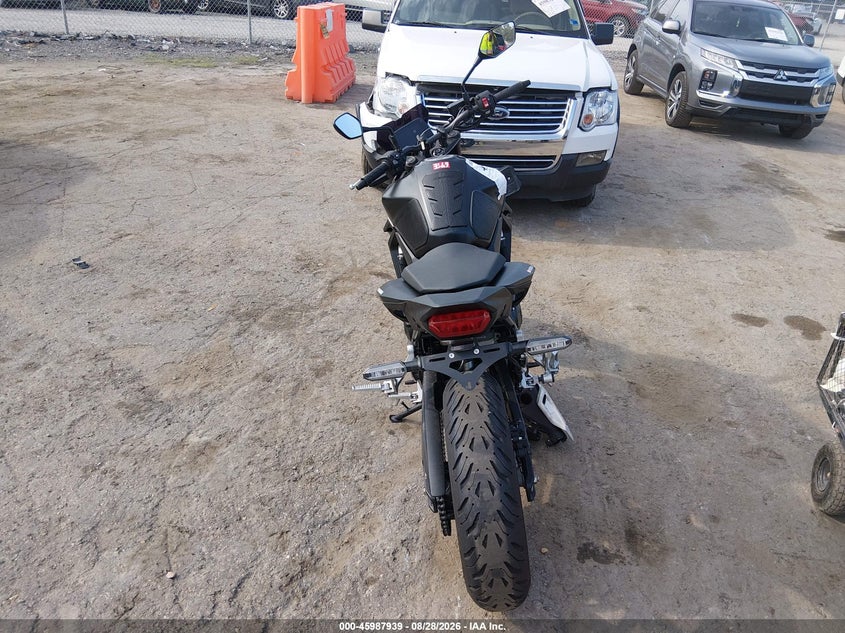 HONDA CB750 2025
