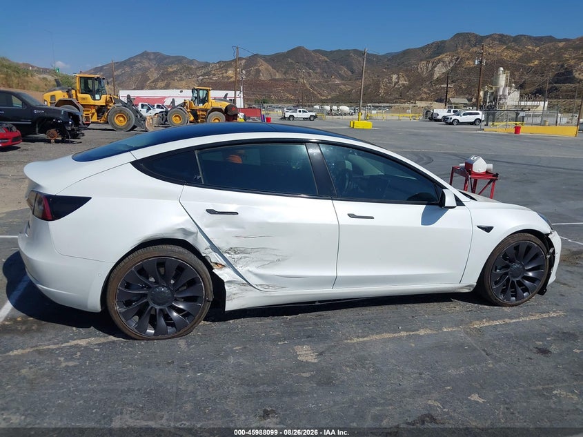 TESLA MODEL 3 - zdjęcie 13