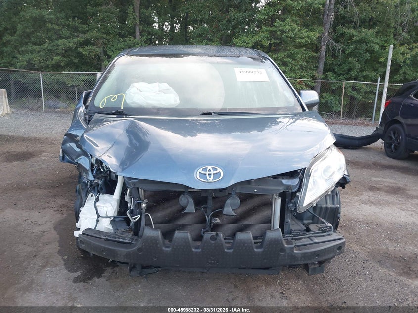 TOYOTA SIENNA - zdjęcie 12