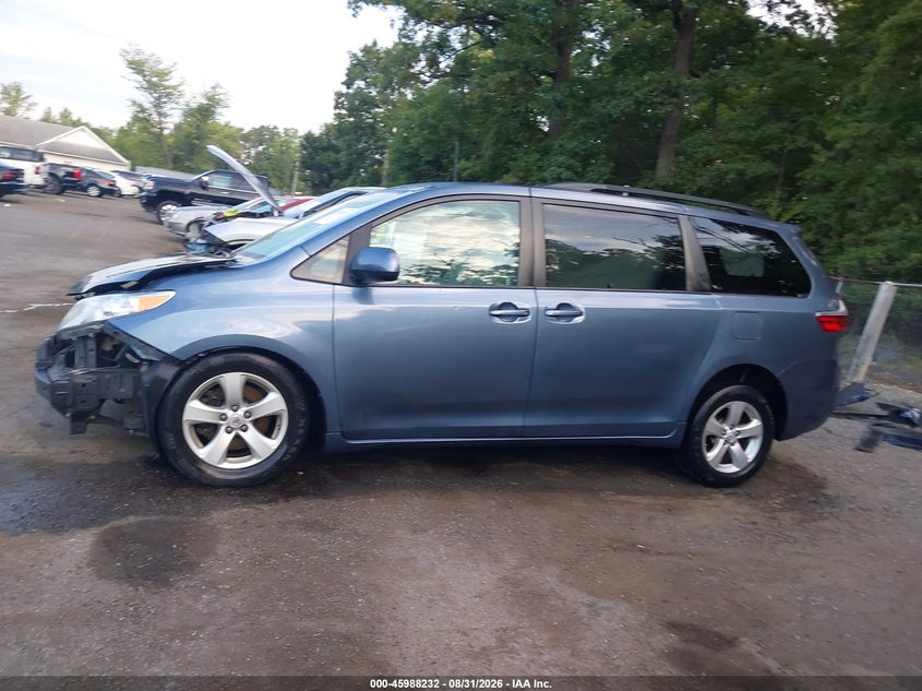 TOYOTA SIENNA - zdjęcie 14