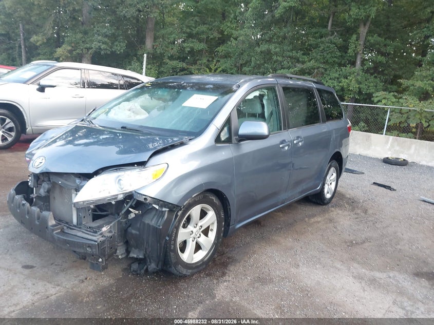 TOYOTA SIENNA - zdjęcie 2
