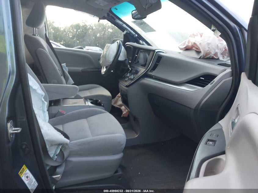 TOYOTA SIENNA - zdjęcie 5