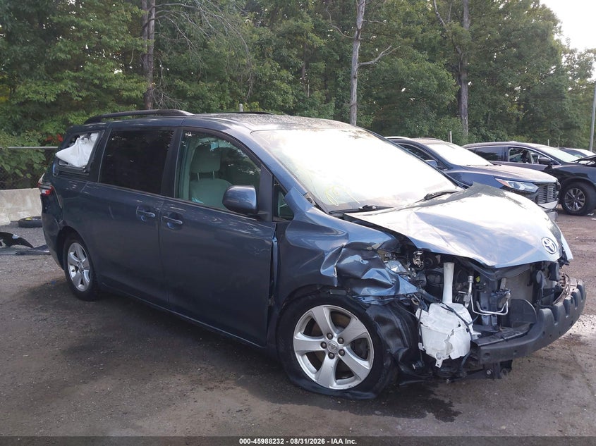 TOYOTA SIENNA - zdjęcie 6