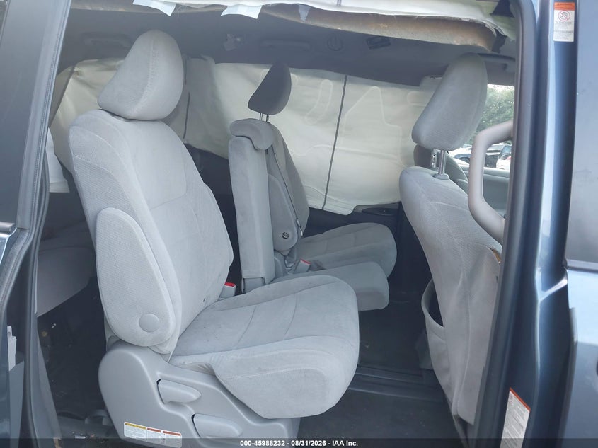 TOYOTA SIENNA - zdjęcie 8