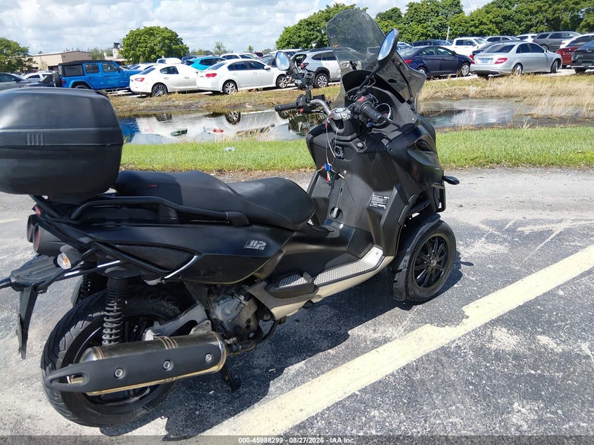 2009 PIAGGIO MP3 BIKE 1