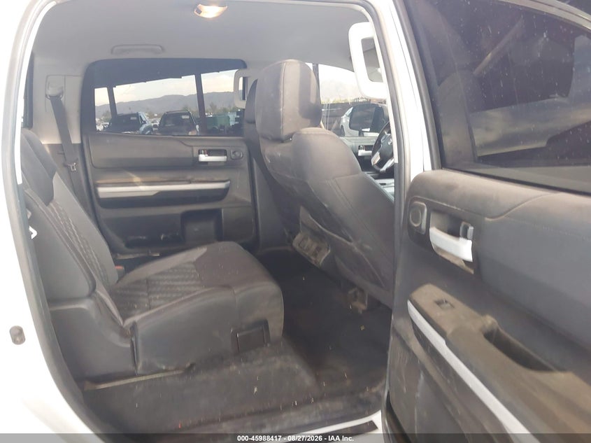 TOYOTA TUNDRA - zdjęcie 8