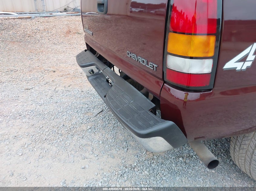 2002 CHEVROLET SILVERADO PICKUP 5.3L V-8 285HP