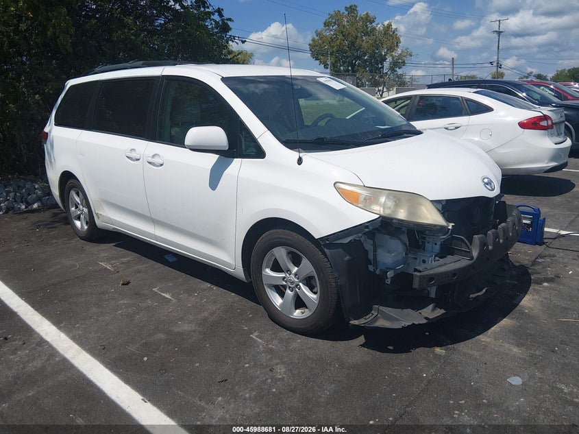 2011 TOYOTA SIENNA auction photo 1