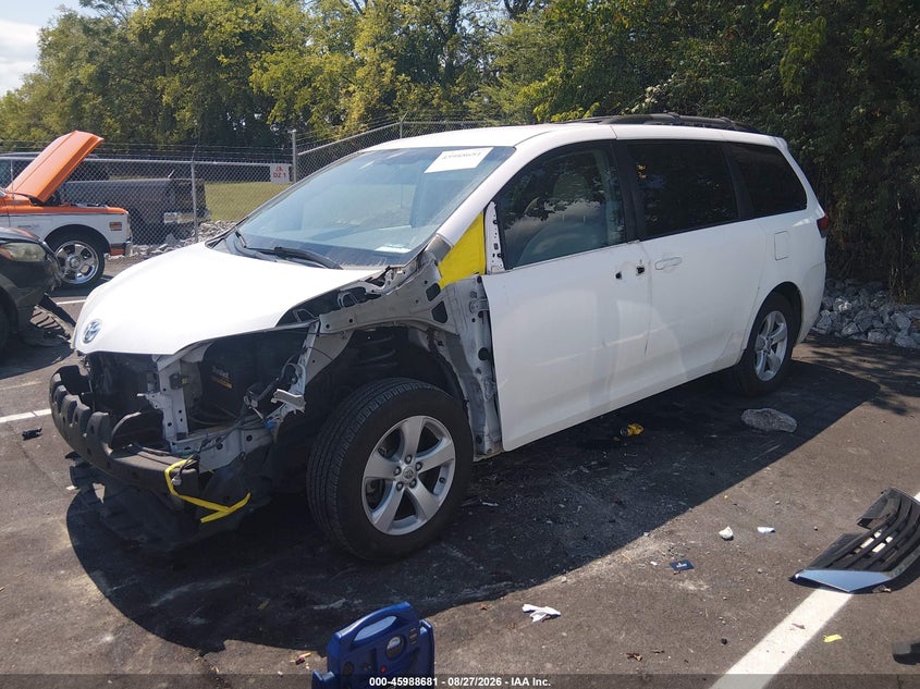 2011 TOYOTA SIENNA auction photo 2