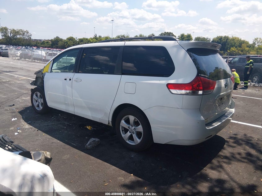 2011 TOYOTA SIENNA auction photo 3