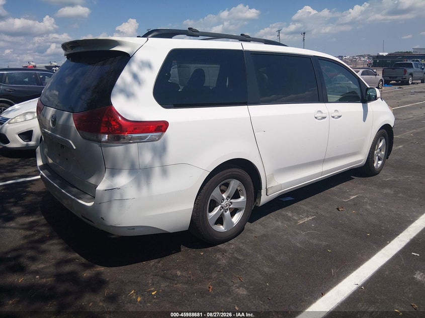 2011 TOYOTA SIENNA auction photo 4