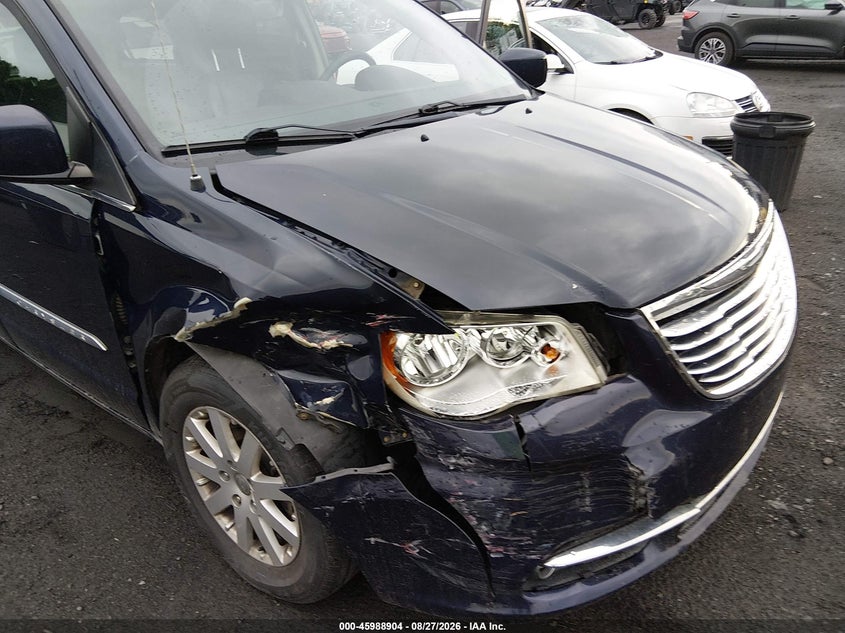 2014 CHRYSLER TOWN & COUNTRY auction photo 6