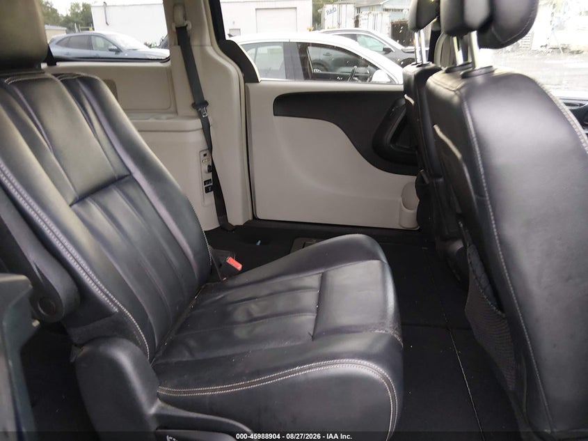 2014 CHRYSLER TOWN & COUNTRY auction photo 8