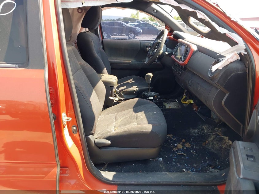 2017 TOYOTA TACOMA auction photo 5