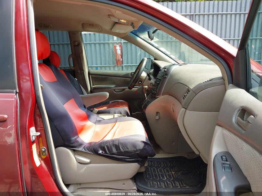 2006 TOYOTA SIENNA auction photo 5