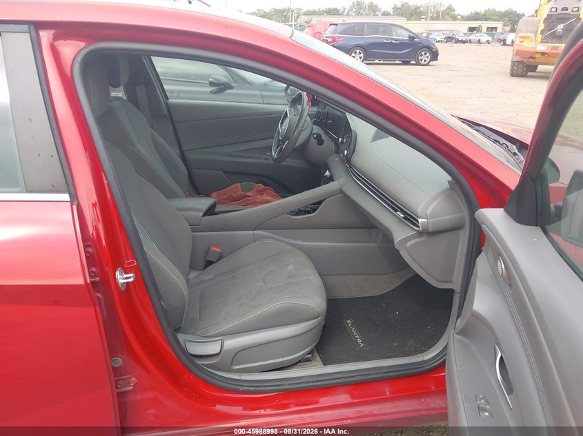2022 HYUNDAI ELANTRA auction photo 5