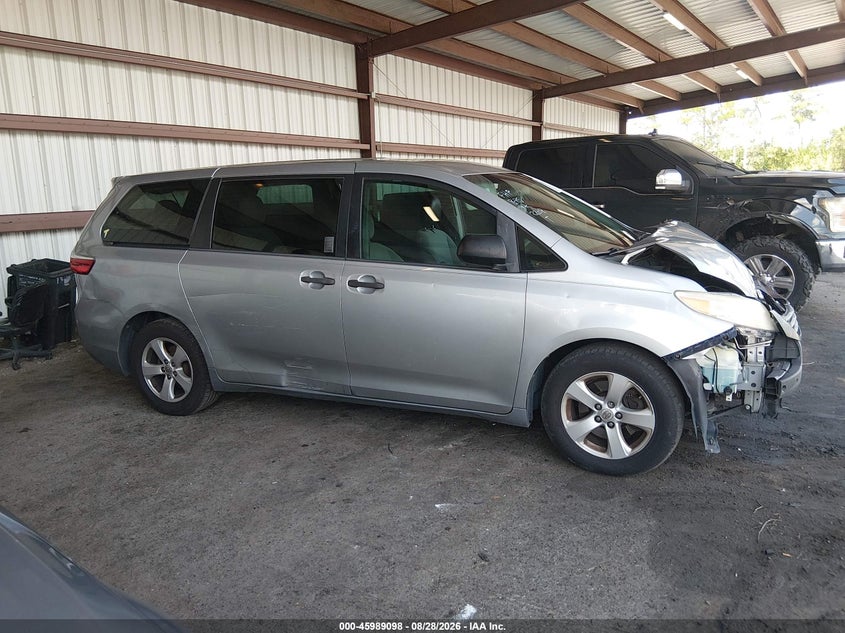 TOYOTA SIENNA - zdjęcie 13