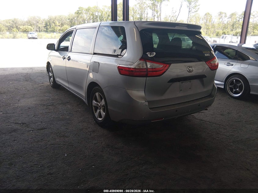2016 TOYOTA SIENNA auction photo 3