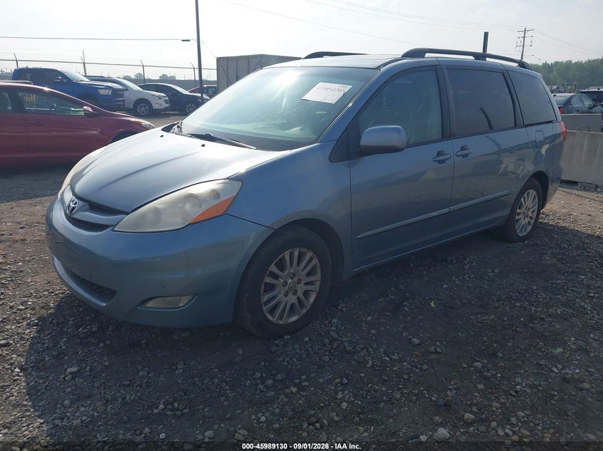 2010 TOYOTA SIENNA auction photo 2