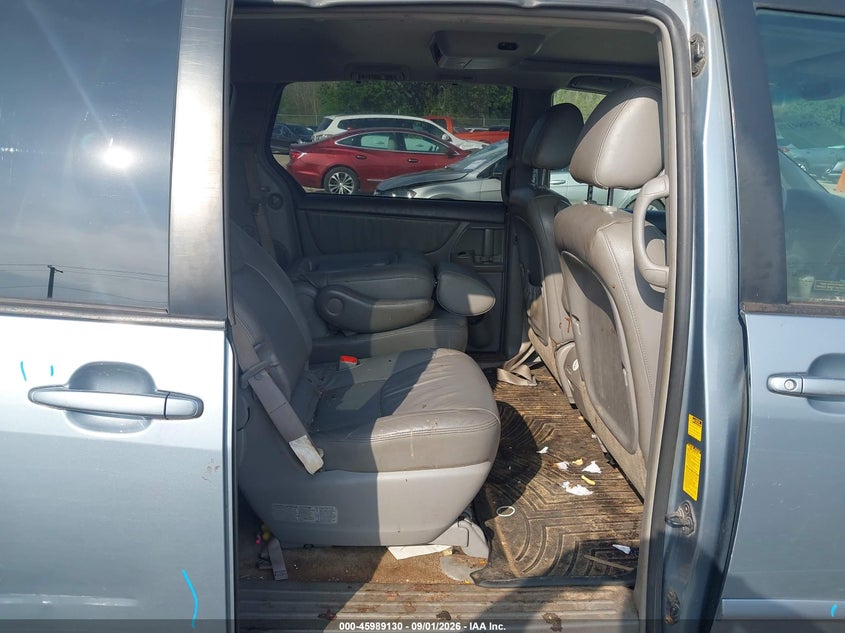 2010 TOYOTA SIENNA auction photo 8