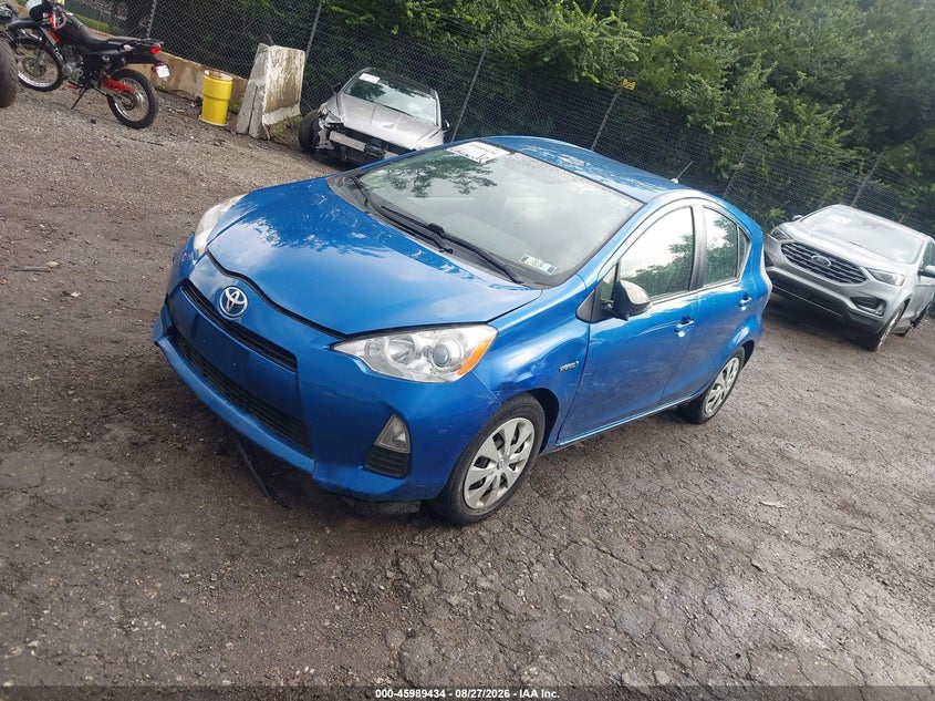 2014 TOYOTA PRIUS C auction photo 2