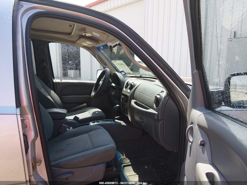 2005 JEEP LIBERTY auction photo 5