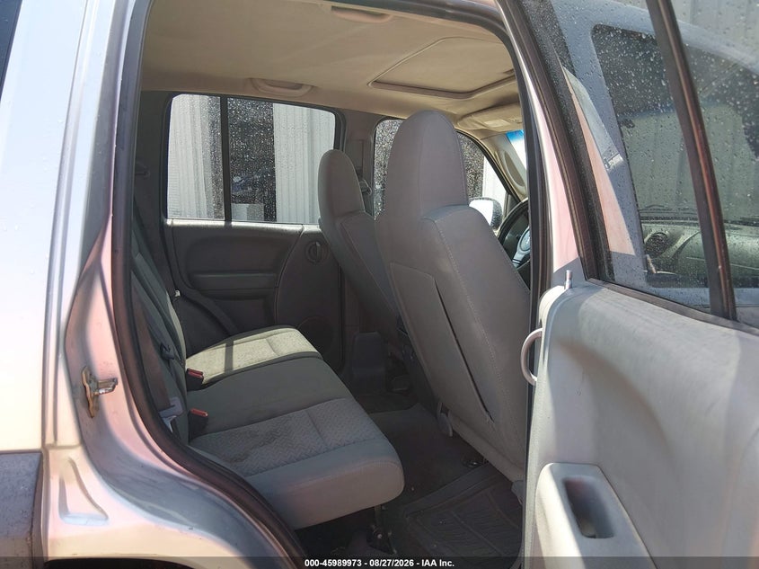 2005 JEEP LIBERTY auction photo 8