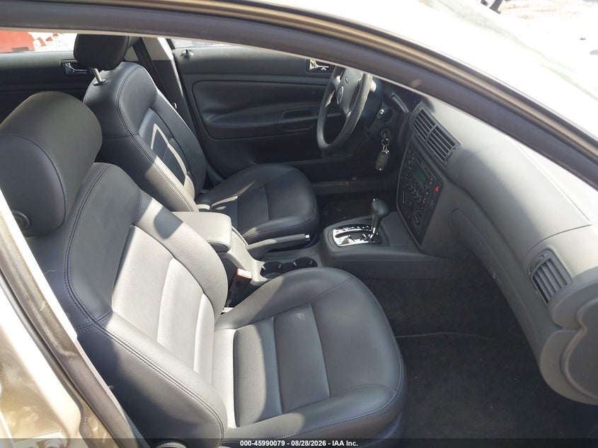 2005 VOLKSWAGEN PASSAT auction photo 5