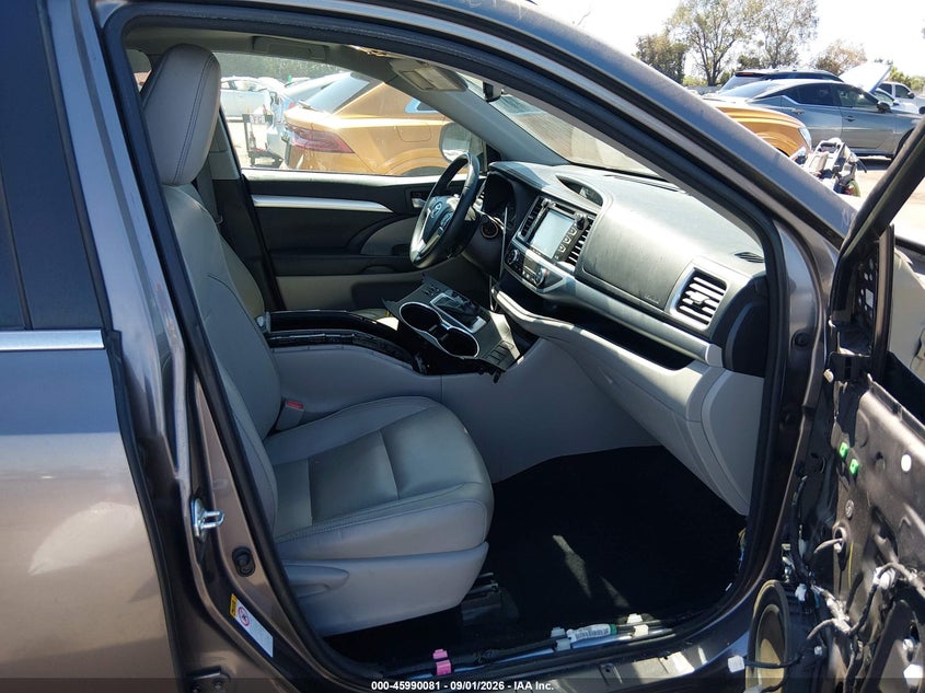 2016 TOYOTA HIGHLANDER auction photo 5