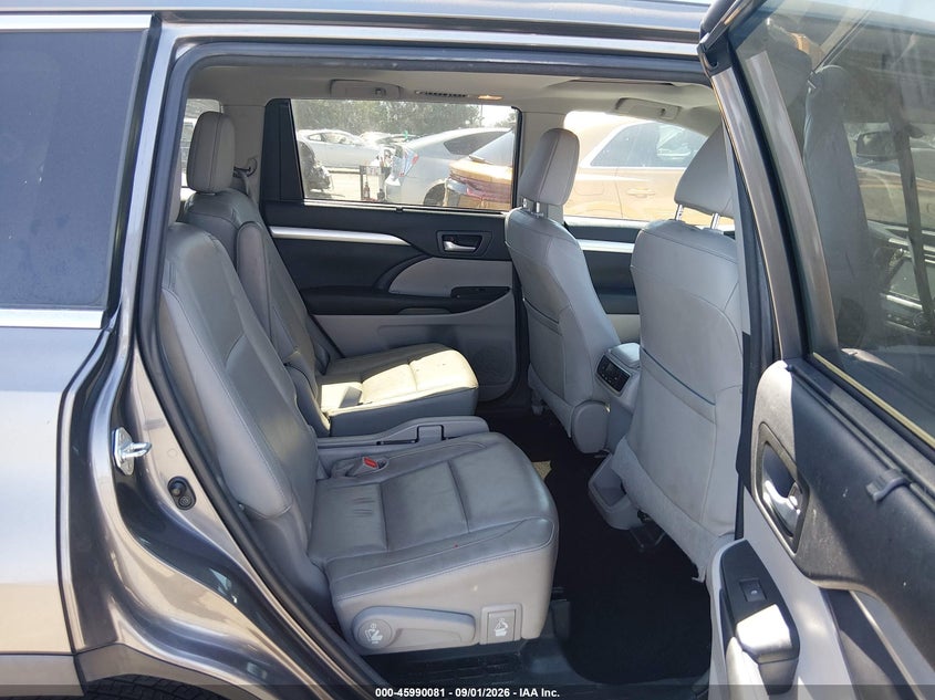 2016 TOYOTA HIGHLANDER auction photo 8