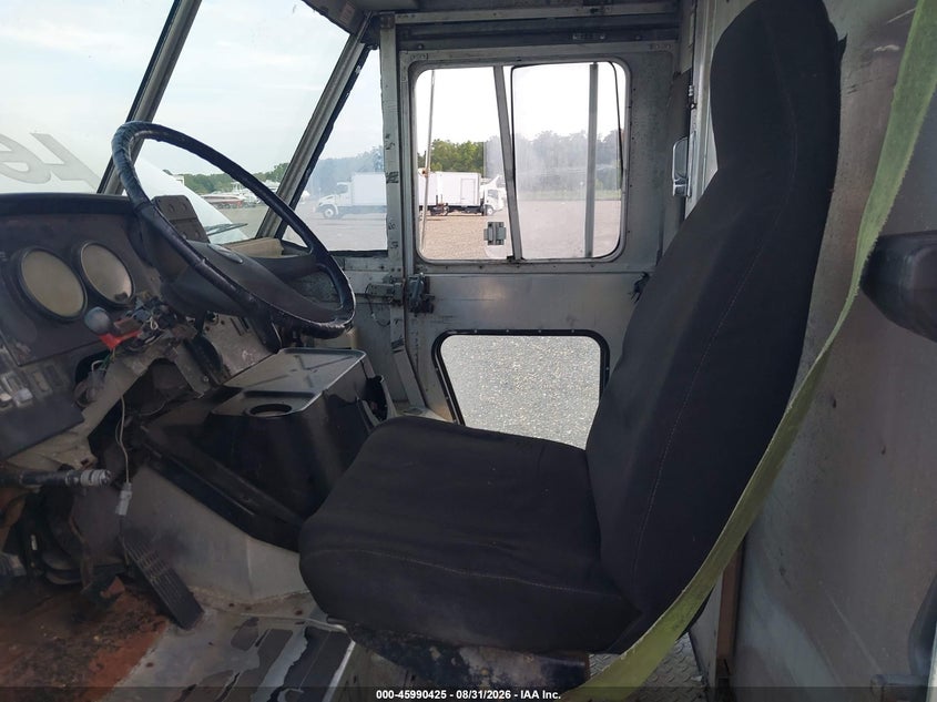 2007 FREIGHTLINER CHASSIS auction photo 6