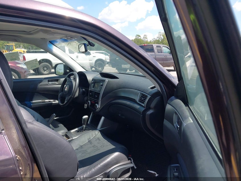 2013 SUBARU FORESTER auction photo 5
