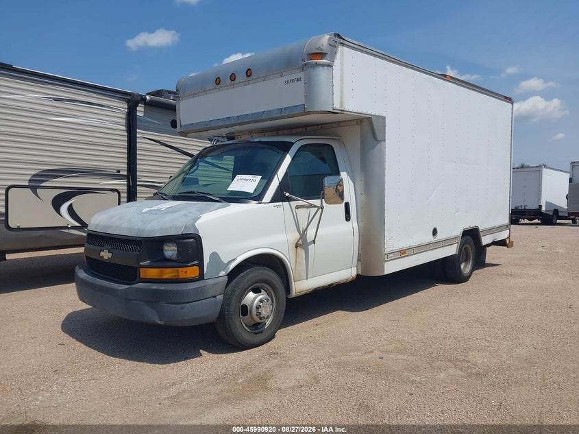 2004 CHEVROLET EXPRESS CUTAWAY auction photo 2