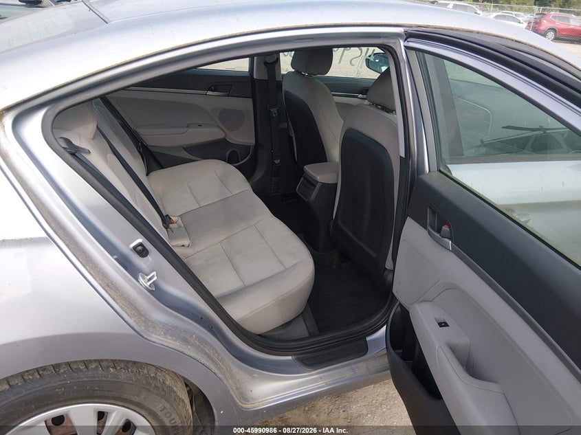 2017 HYUNDAI ELANTRA auction photo 8