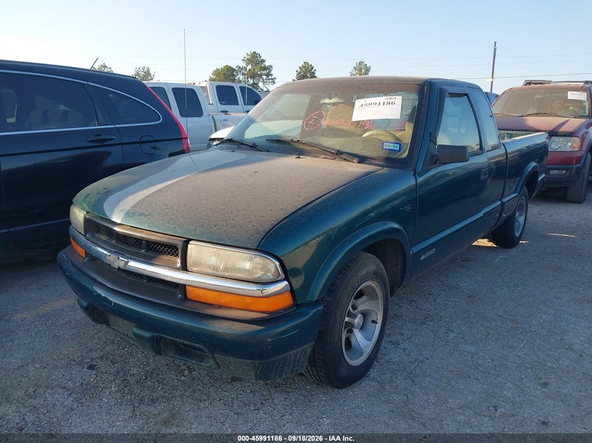 1998 Chevrolet S-10 Ls Fleetside, Normal Wear & Tear, IAAI, VIN 1GCCS19X7W8161534 — photo 2