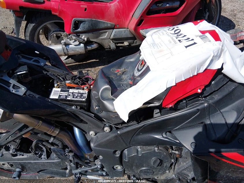 YAMAHA YZFR1 2013