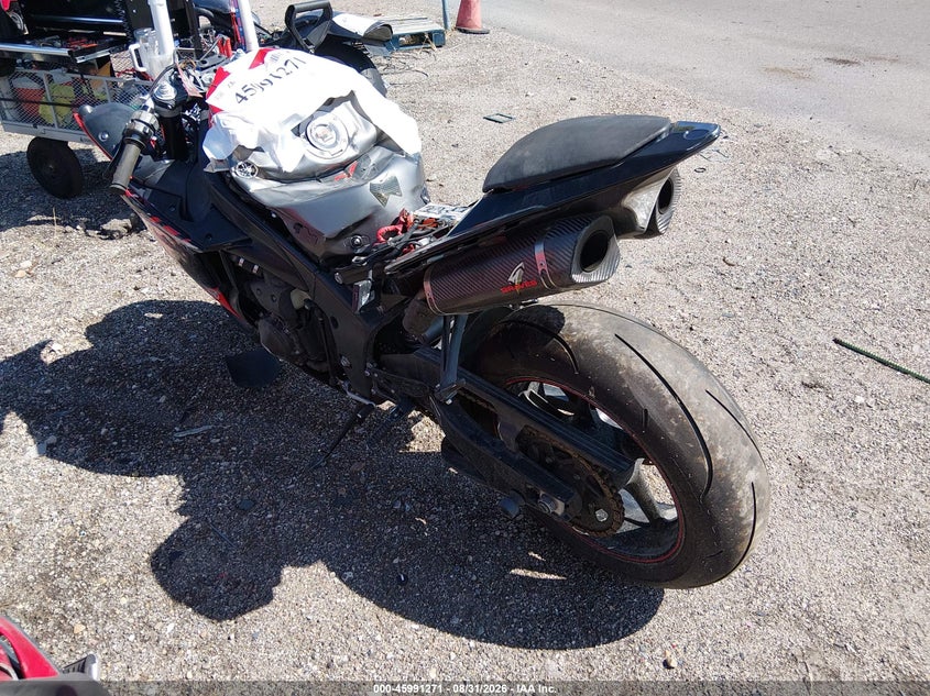YAMAHA YZFR1 2013