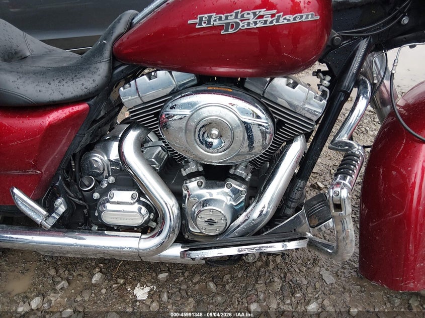 HARLEY-DAVIDSON FLHX 2013