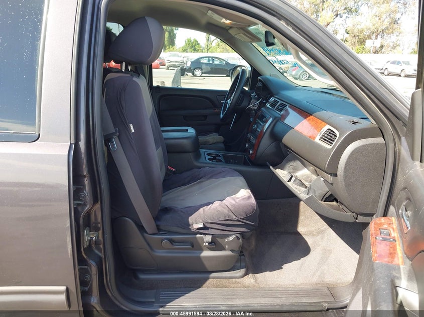 2011 CHEVROLET TAHOE auction photo 5