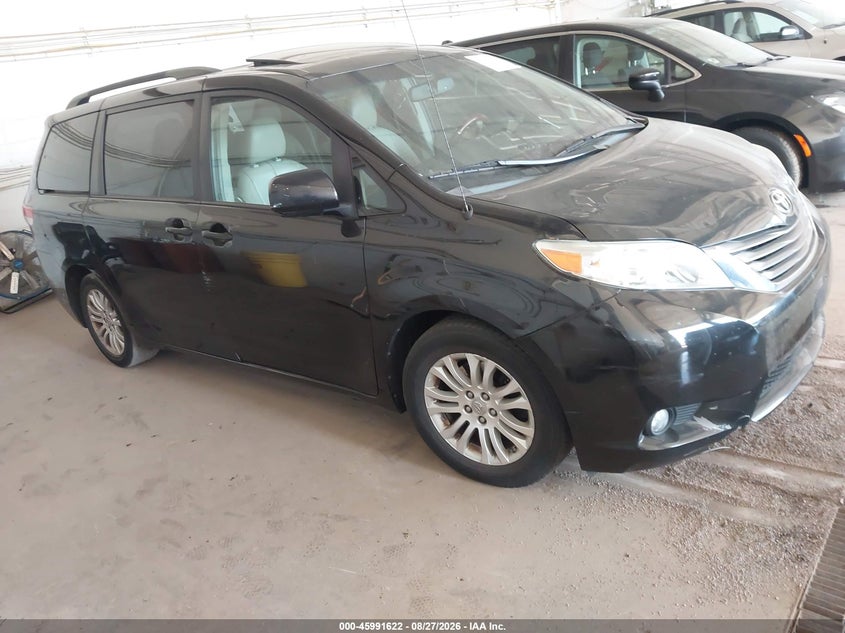 2011 TOYOTA SIENNA auction photo 1