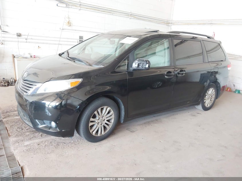 2011 TOYOTA SIENNA auction photo 2