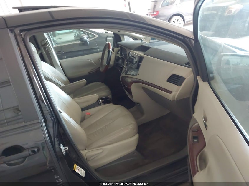 2011 TOYOTA SIENNA auction photo 5