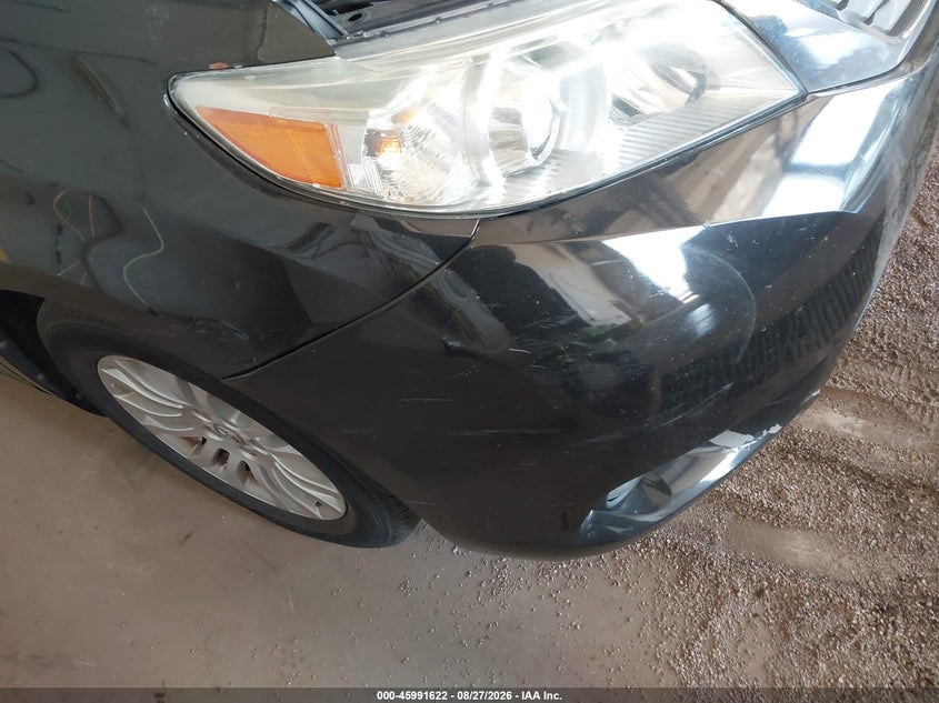2011 TOYOTA SIENNA auction photo 6