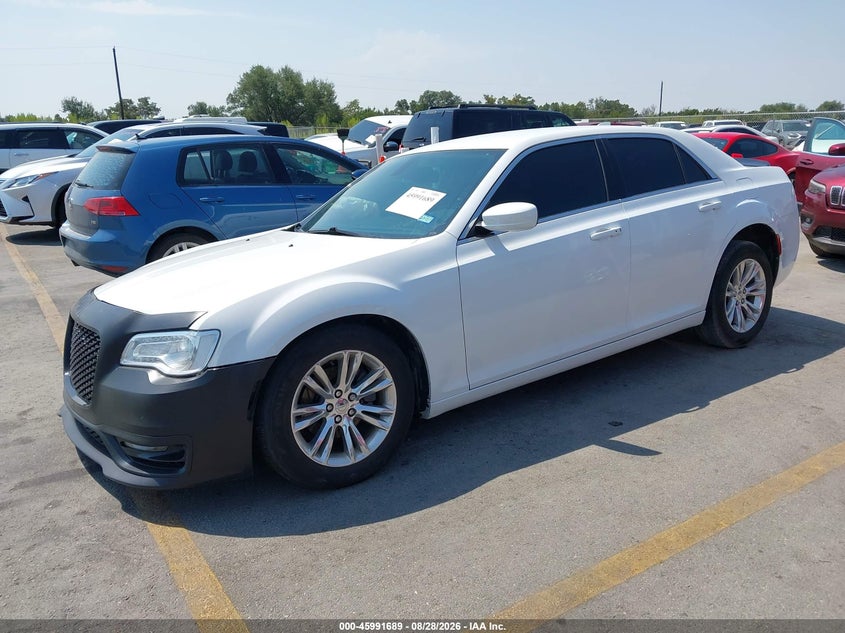 2021 Chrysler 300, Right Side, IAAI, VIN 2C3CCAAGXMH516233 — photo 2