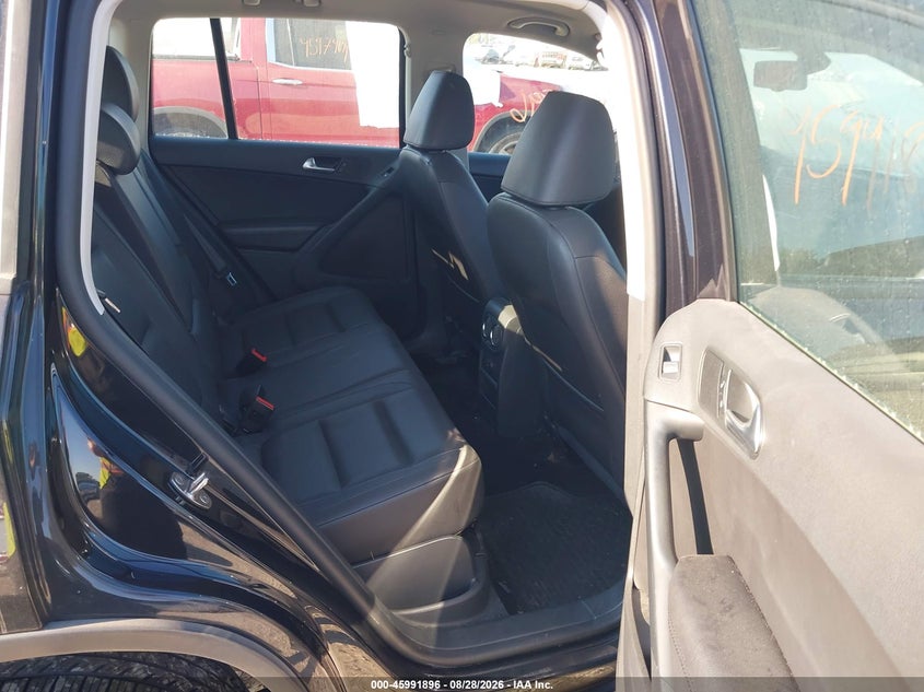 2016 VOLKSWAGEN TIGUAN auction photo 8