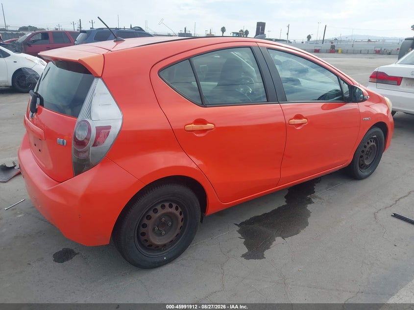2013 TOYOTA PRIUS C auction photo 4