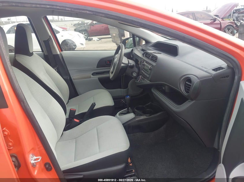 2013 TOYOTA PRIUS C auction photo 5